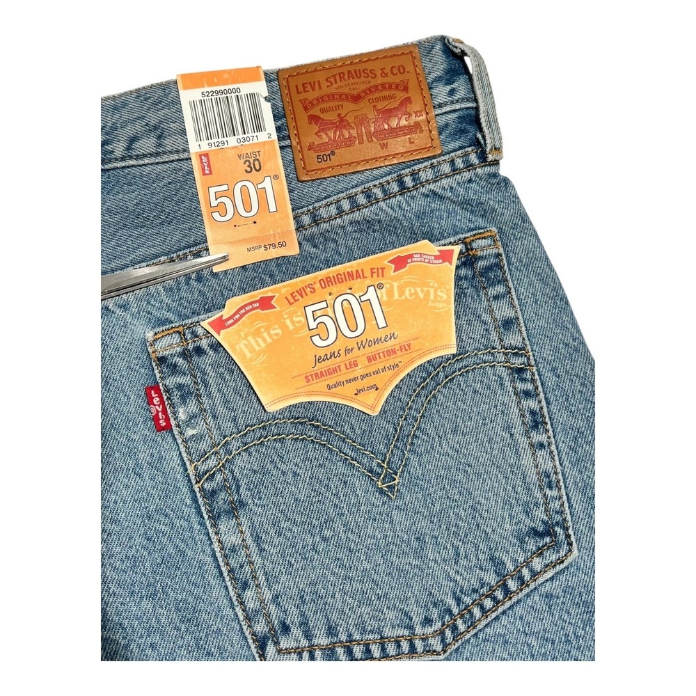 NWT Levi's 501 Denim Shorts Women's 30 Light Wash Frayed Hem Classic Style